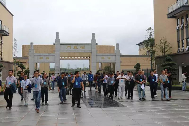 自貢衡中|62名校長(zhǎng)來(lái)?？疾煊^摩