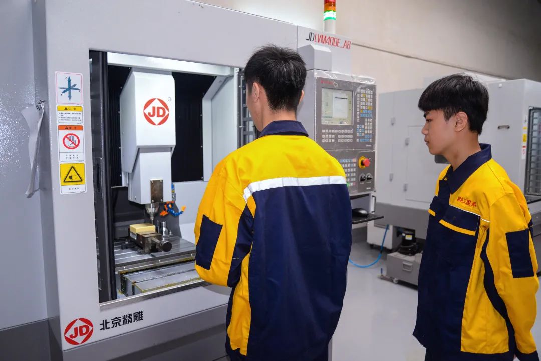 精雕實訓(xùn)室 (2).jpg 圖片